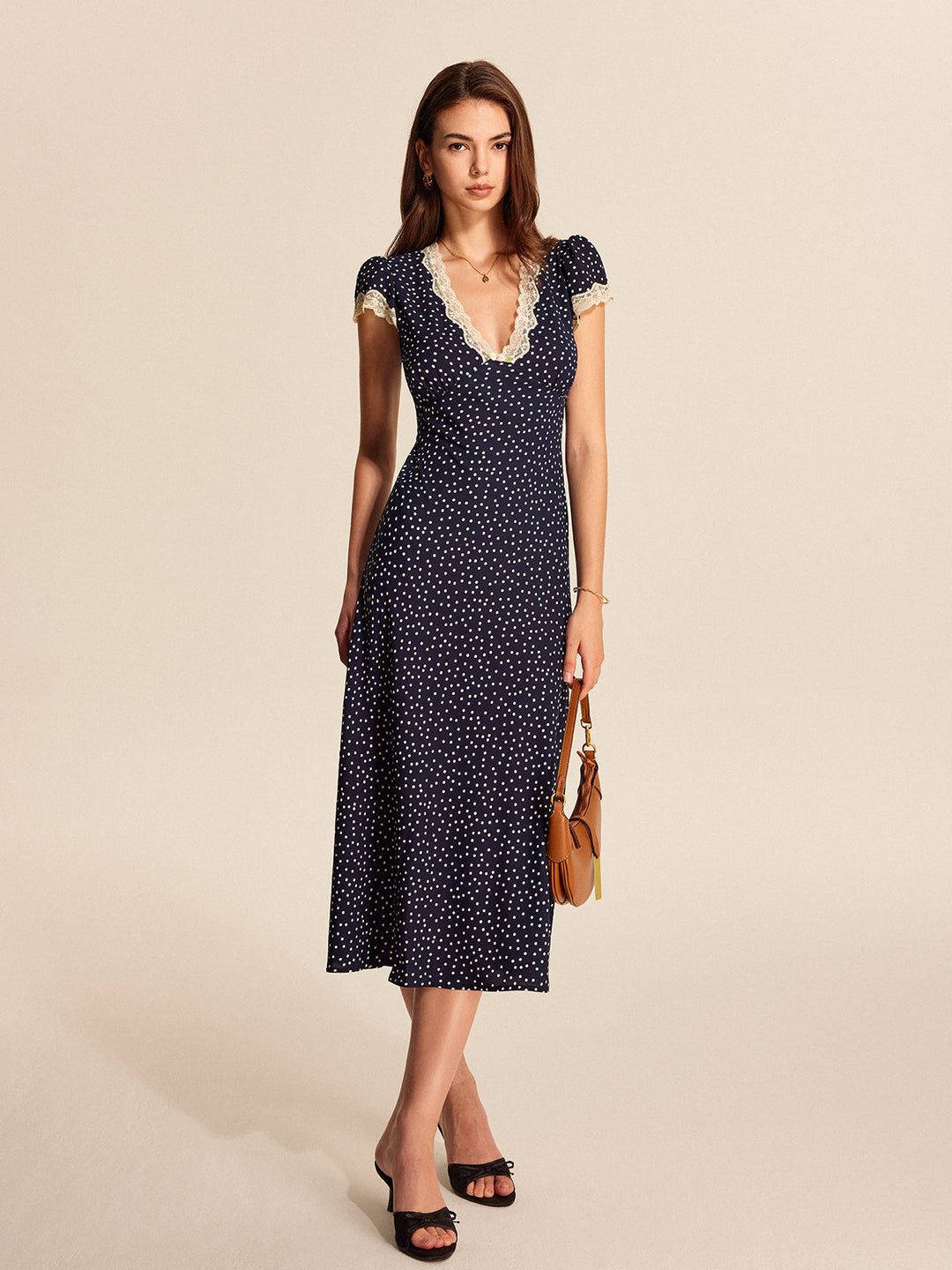 Abito con pizzo a pois