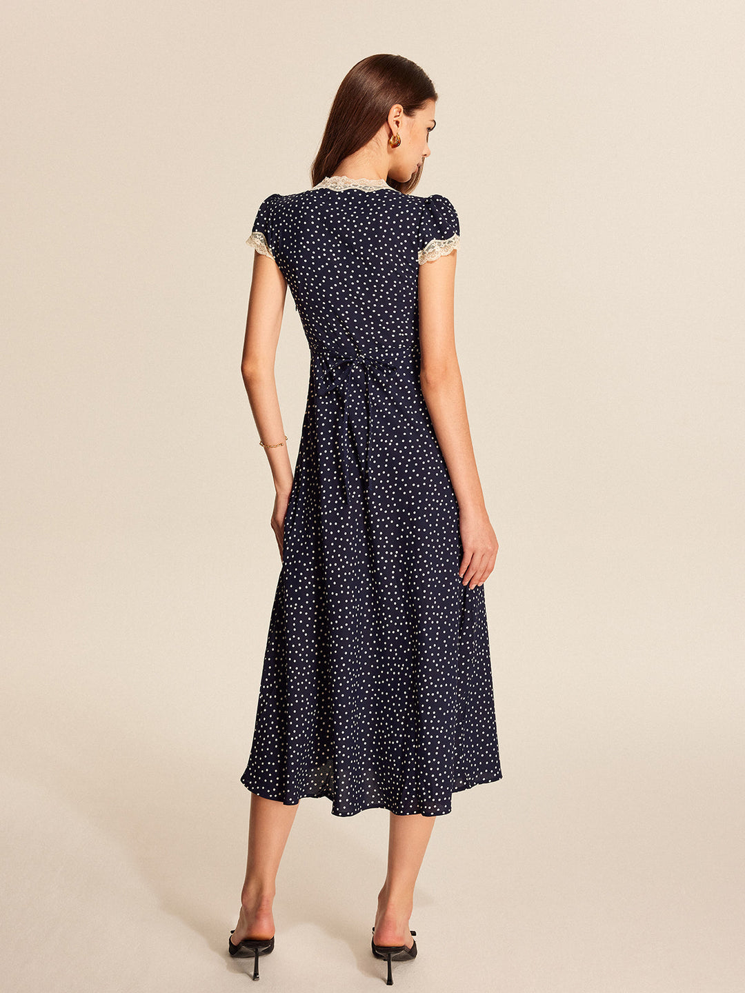 Abito con pizzo a pois