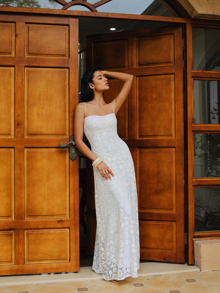 Abito in pizzo con spalline sottili