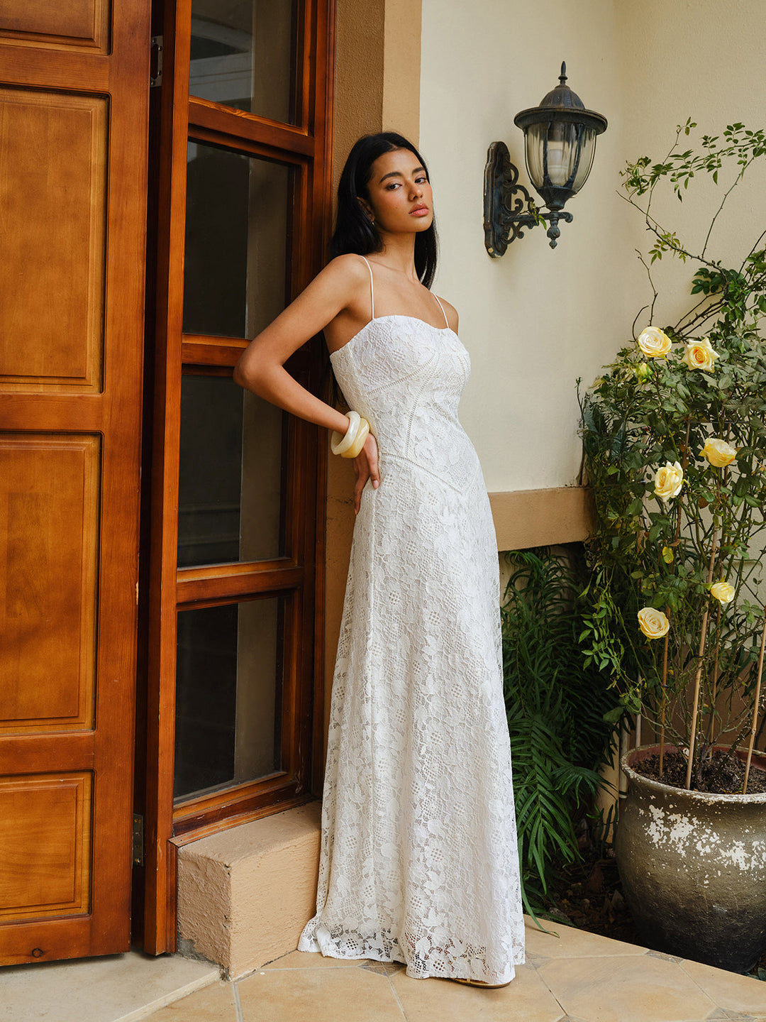 Abito in pizzo con spalline sottili