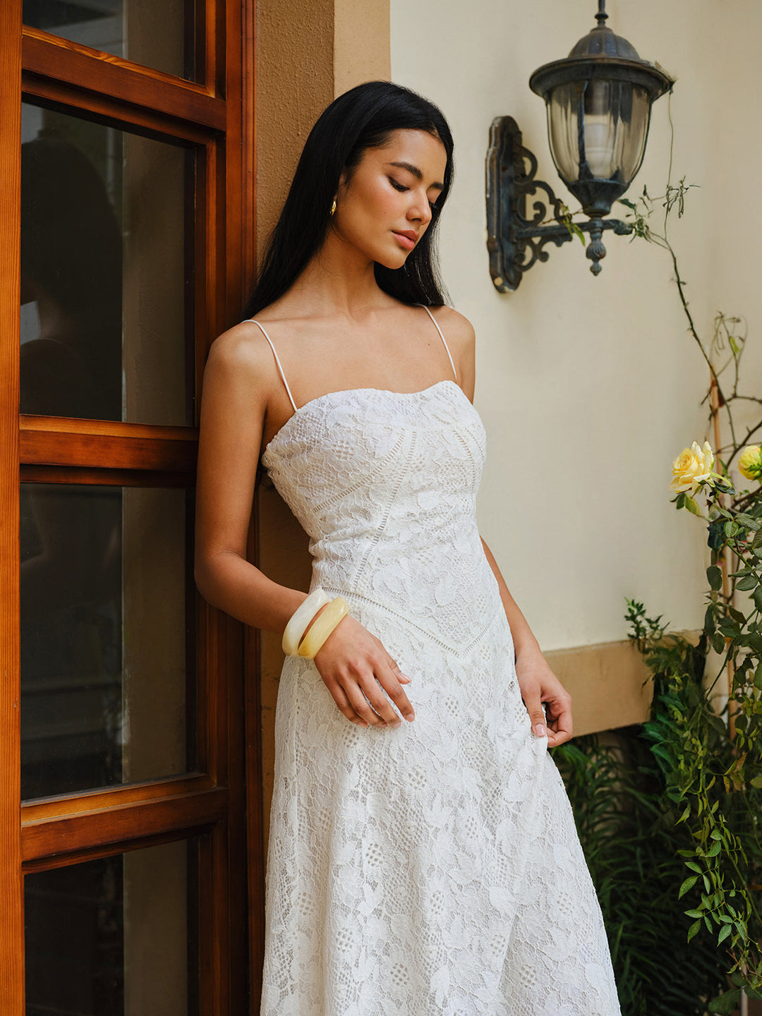 Abito in pizzo con spalline sottili
