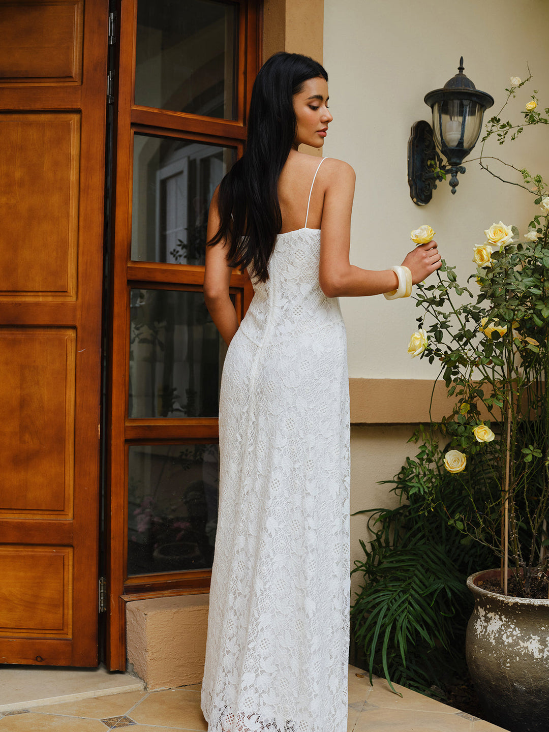 Abito in pizzo con spalline sottili